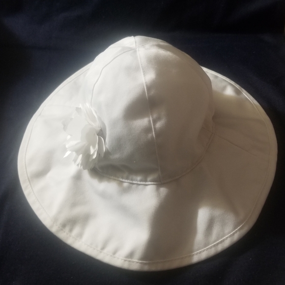 Sweet white cotton/poly sz M hat w flower - Picture 3 of 9